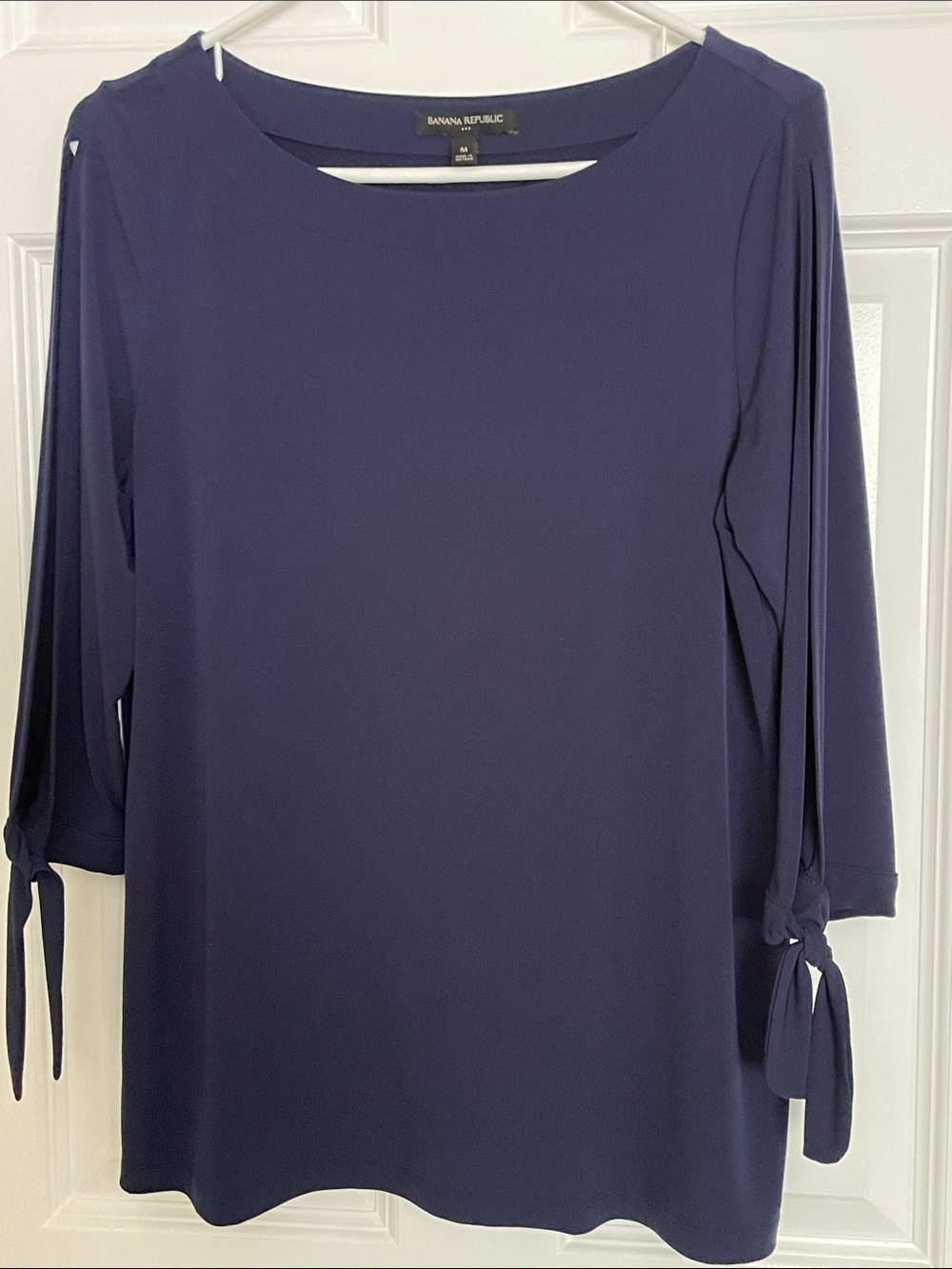 Banana Republic slit 3/4 sleeve with tie navy blue top size Medium